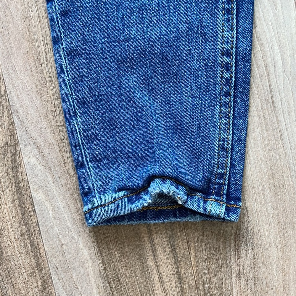 Zara jean with some distressing and stretch size 4 - Picture 5 of 14